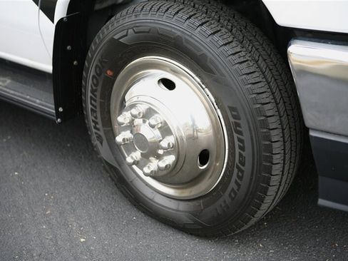 Used 2022 Ford E-450 and Econoline 450 Super Duty w/ Motorhome Prep Package image 9