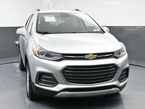 Used 2019 Chevrolet Trax LT w/ LT Convenience Package image 4