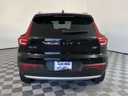 Used 2025 Volvo XC40 B5 Plus AWD/4WD image 10