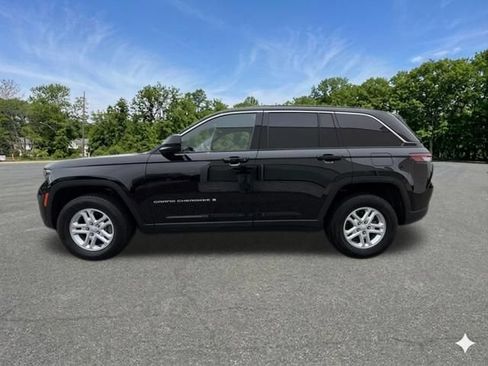 Used 2024 Jeep Grand Cherokee Laredo AWD/4WD image 5