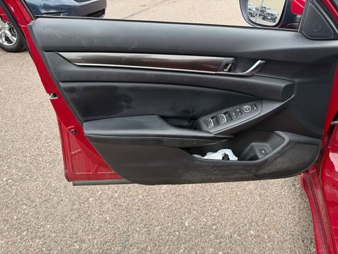 Used 2018 Honda Accord Sport image 14