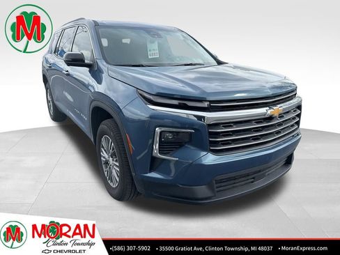 Certified 2025 Chevrolet Traverse LT w/ Driver Confidence Package AWD/4WD image 1