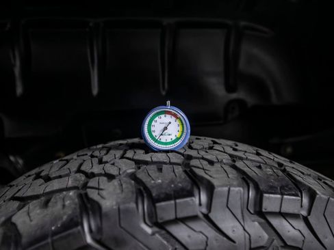 Used 2017 Toyota Tundra Limited w/ Limited Premium Package image 40