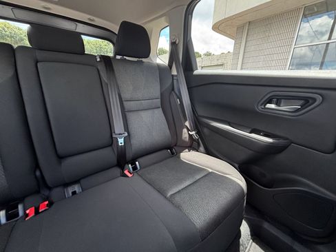 Used 2025 Nissan Rogue SV FWD image 39