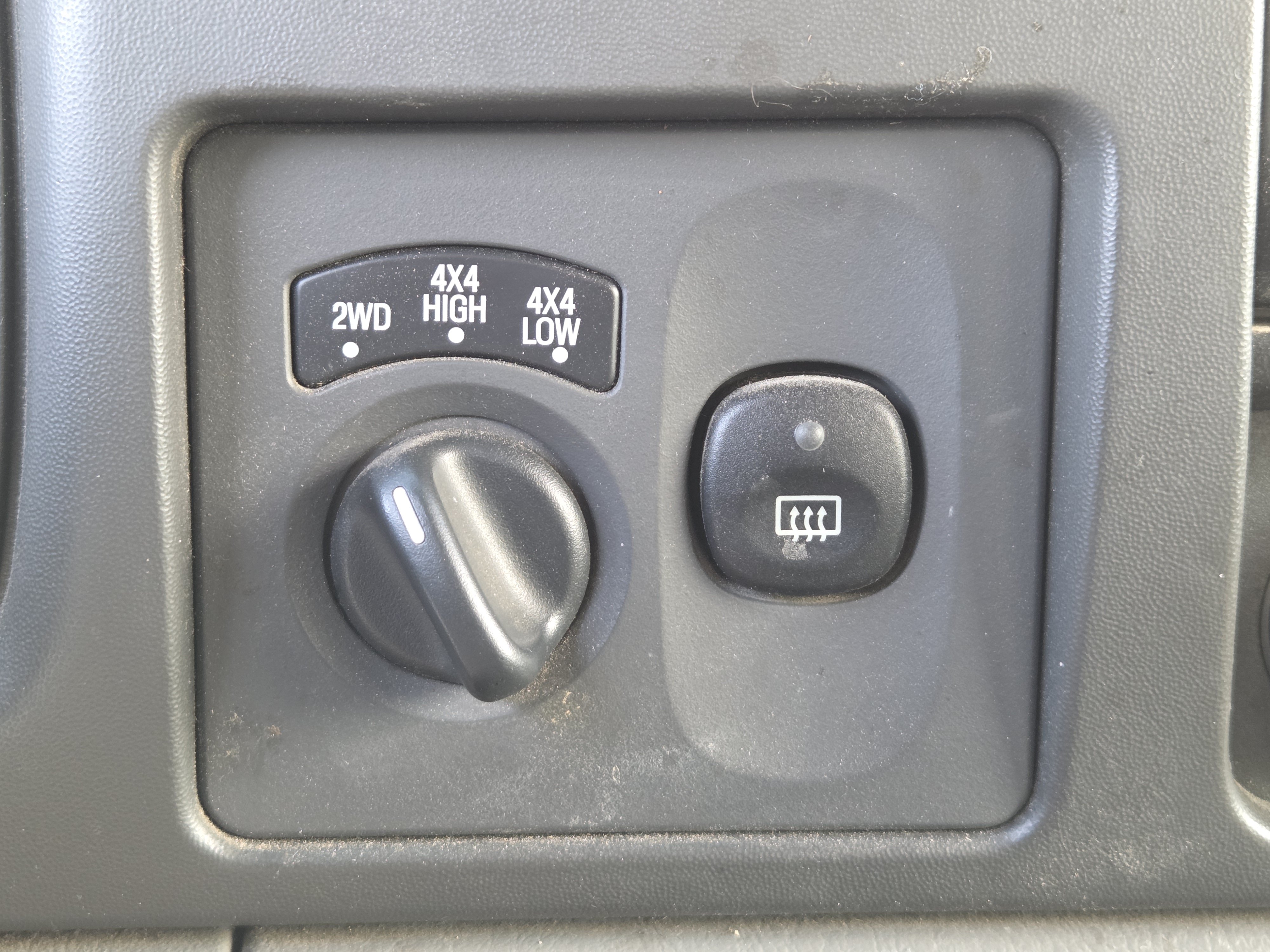 Used 2004 Ford Excursion XLT AWD/4WD image 4