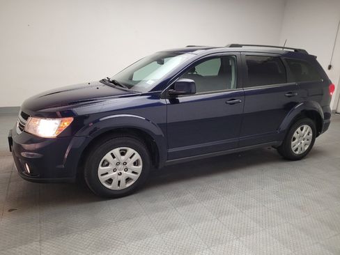 Used 2019 Dodge Journey SE w/ Connectivity Group FWD image 2