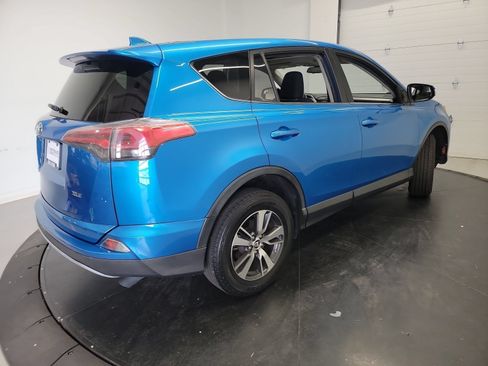 Used 2018 Toyota RAV4 XLE FWD image 9