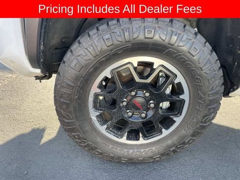 Used 2025 Toyota Tacoma TRD Off-Road w/ TRD Off Road Upgrade Package AWD/4WD image 2
