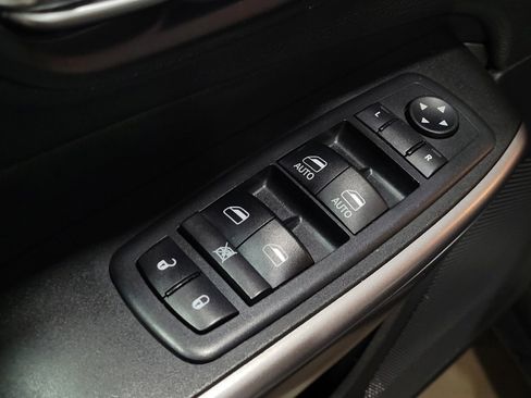 Used 2019 Jeep Cherokee Latitude Plus image 27