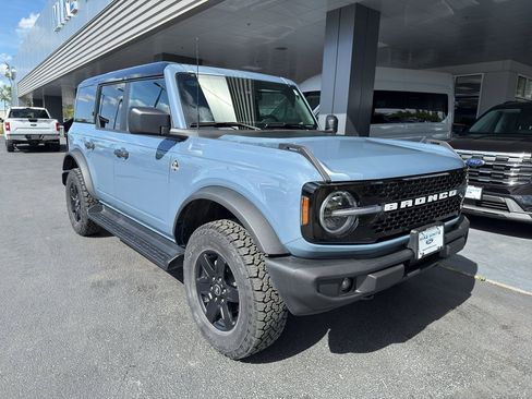 New 2025 Ford Bronco Outer Banks w/ Black Appearance Package AWD/4WD image 1