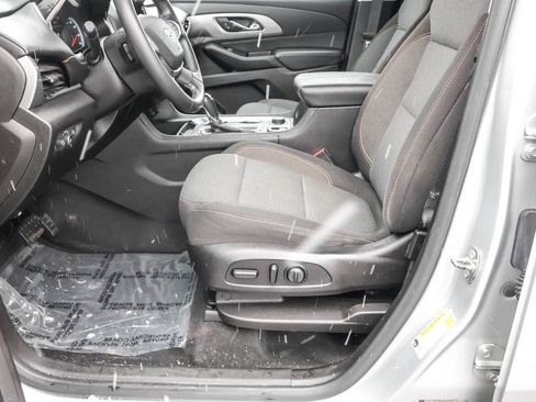 Used 2018 Chevrolet Traverse LT image 16