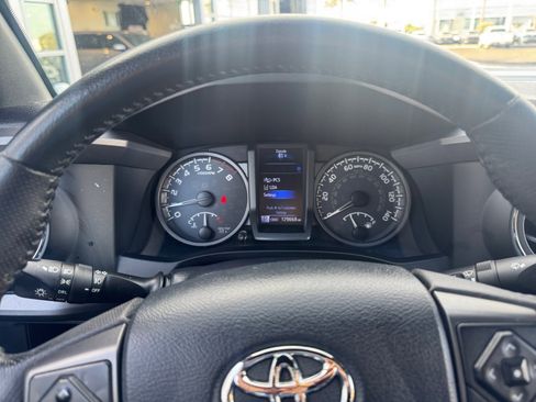 Used 2019 Toyota Tacoma TRD Sport w/ Technology Package image 10