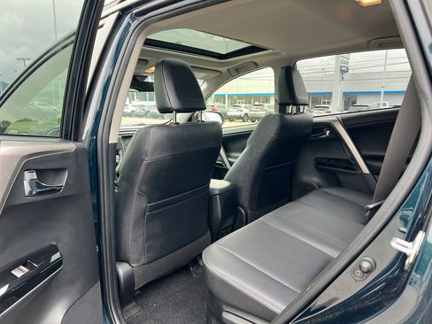 Used 2018 Toyota RAV4 Limited AWD/4WD image 10