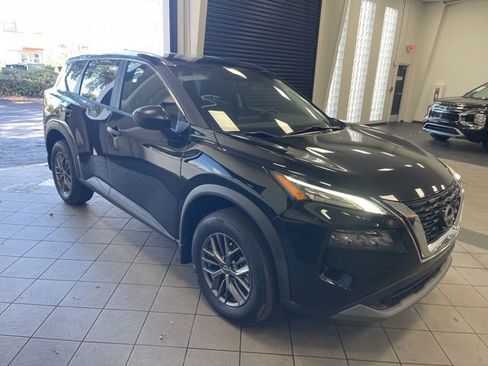 Used 2023 Nissan Rogue S image 6