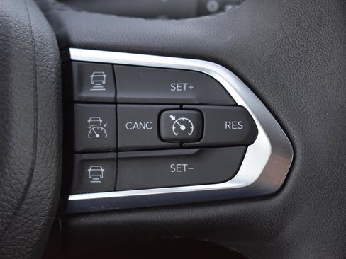 Used 2025 Jeep Compass Limited image 8