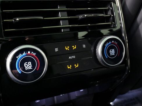 Used 2025 Land Rover Range Rover Sport Autobiography image 39