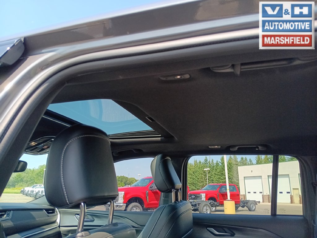 Used 2023 Jeep Grand Cherokee Altitude AWD/4WD image 10