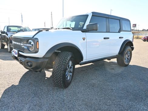 New 2025 Ford Bronco Badlands image 8