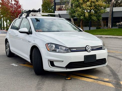 Used 2016 Volkswagen e-Golf SE w/ DC Fast Charging Package image 4