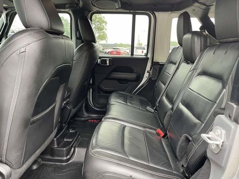 Used 2018 Jeep Wrangler Unlimited Sahara AWD/4WD image 10
