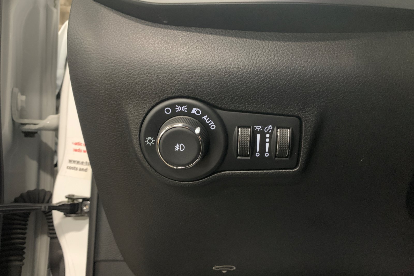 Used 2025 Jeep Compass Limited AWD/4WD image 30