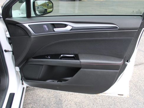 Used 2015 Ford Fusion SE w/ Equipment Group 201A FWD image 37