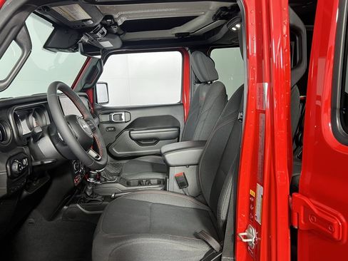Certified 2024 Jeep Gladiator Rubicon w/ Technology Group image 21