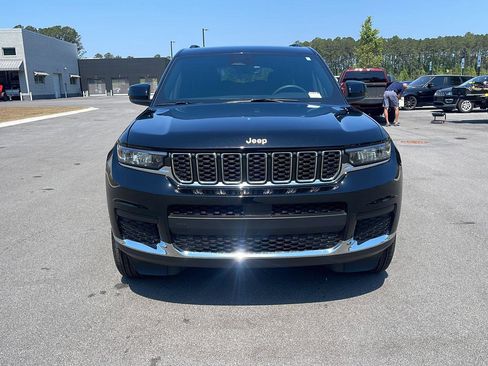 Used 2025 Jeep Grand Cherokee L Laredo w/ Luxury Tech Group I RWD image 2