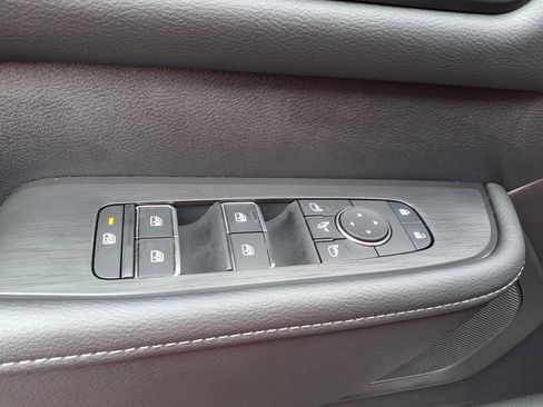 Used 2025 Nissan Armada SL w/ Captain's Chari Seat Package image 5