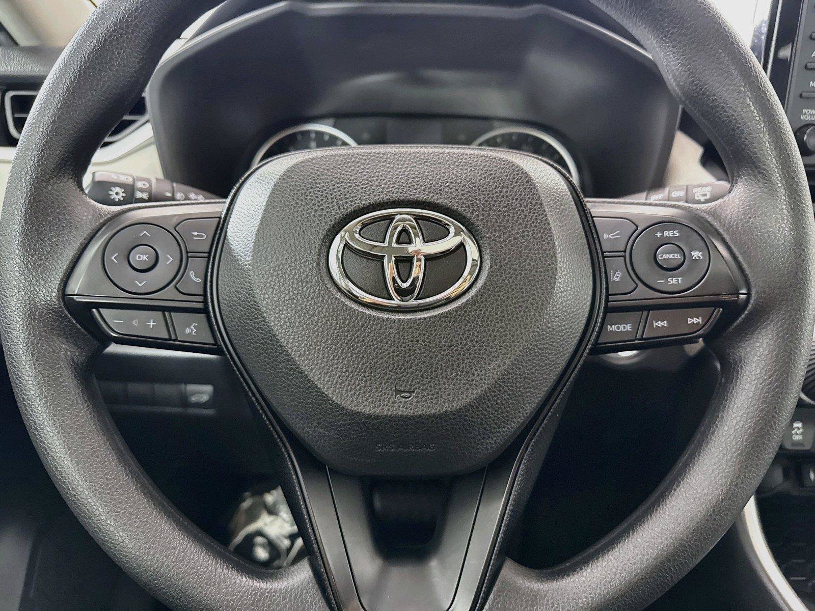 Used 2019 Toyota RAV4 XLE w/ Convenience Package FWD image 16