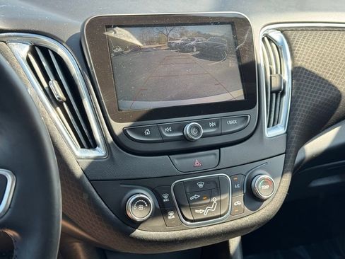 Used 2018 Chevrolet Malibu LT image 32