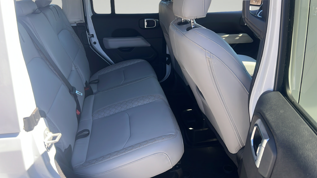 Used 2021 Jeep Wrangler Unlimited Sahara AWD/4WD image 18