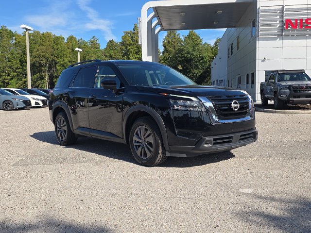 Certified 2024 Nissan Pathfinder SV FWD image 2