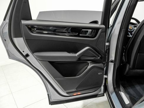 Used 2023 Porsche Cayenne image 41