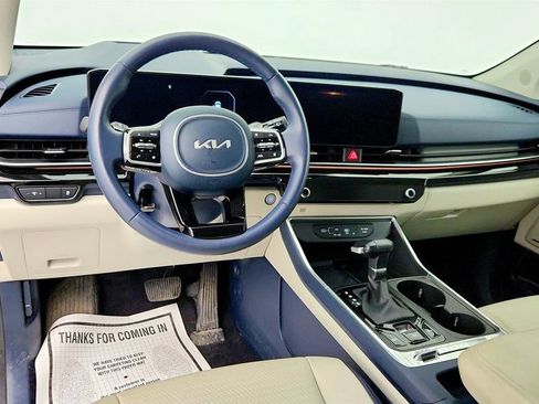 Used 2025 Kia Carnival SX Prestige image 13
