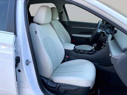 Used 2025 Hyundai Sonata SE FWD image 9