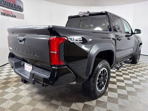 Used 2024 Toyota Tacoma TRD Off-Road image 4