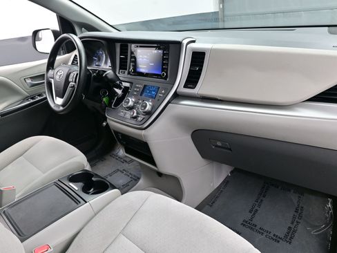 Used 2020 Toyota Sienna LE image 15