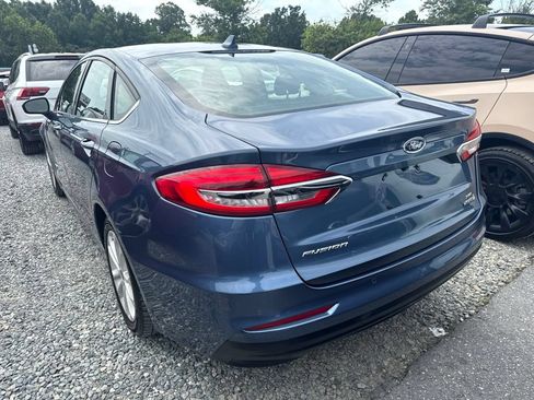 Used 2019 Ford Fusion SE FWD image 4