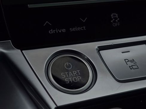 Used 2021 Audi e-tron Premium Plus w/ Premium Plus Package AWD/4WD image 34