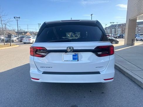 Used 2023 Honda Odyssey Sport image 3