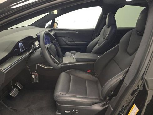 Used 2023 Tesla Model X Plaid image 3