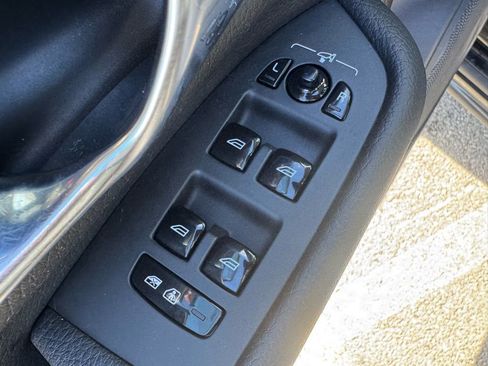 Used 2017 Volvo XC90 T6 Momentum w/ Vision Package image 18