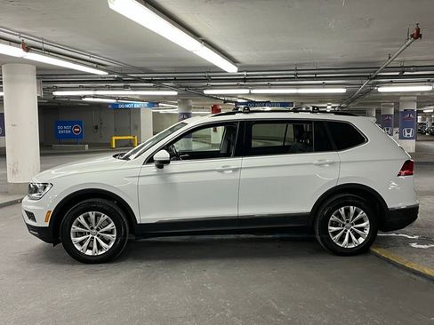 Used 2018 Volkswagen Tiguan SE w/ Panoramic Sunroof Package image 29