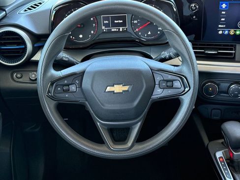 Used 2025 Chevrolet Trax LS FWD image 21