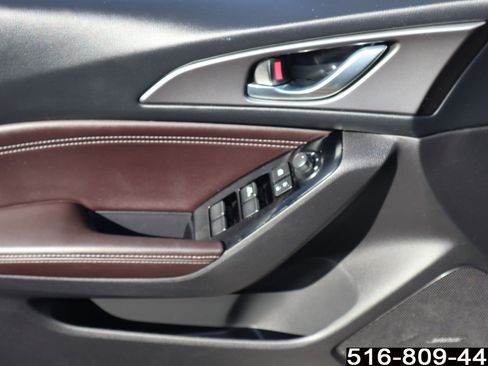 Used 2018 MAZDA MAZDA3 Grand Touring image 14