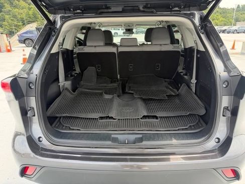Used 2022 Toyota Highlander LE AWD/4WD image 8