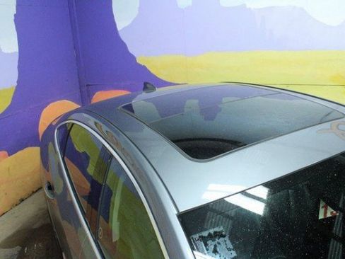 Used 2019 Buick LaCrosse Premium image 2