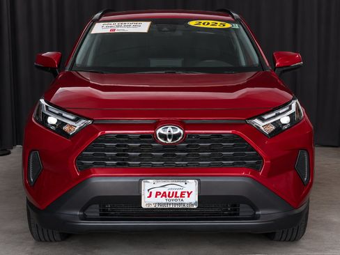 Used 2025 Toyota RAV4 XLE FWD image 5