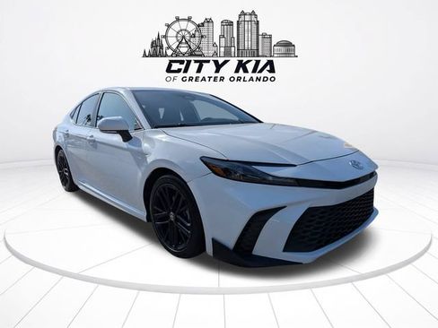 Used 2025 Toyota Camry SE FWD image 8